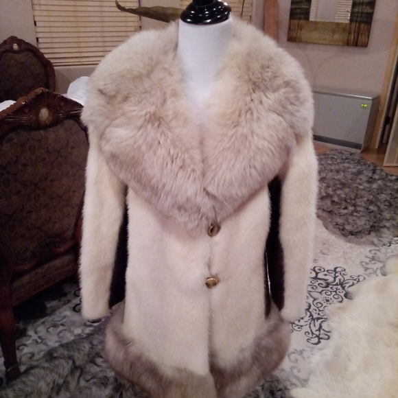 White mink fur coat and blue Fox collar - Picture 1 of 5
